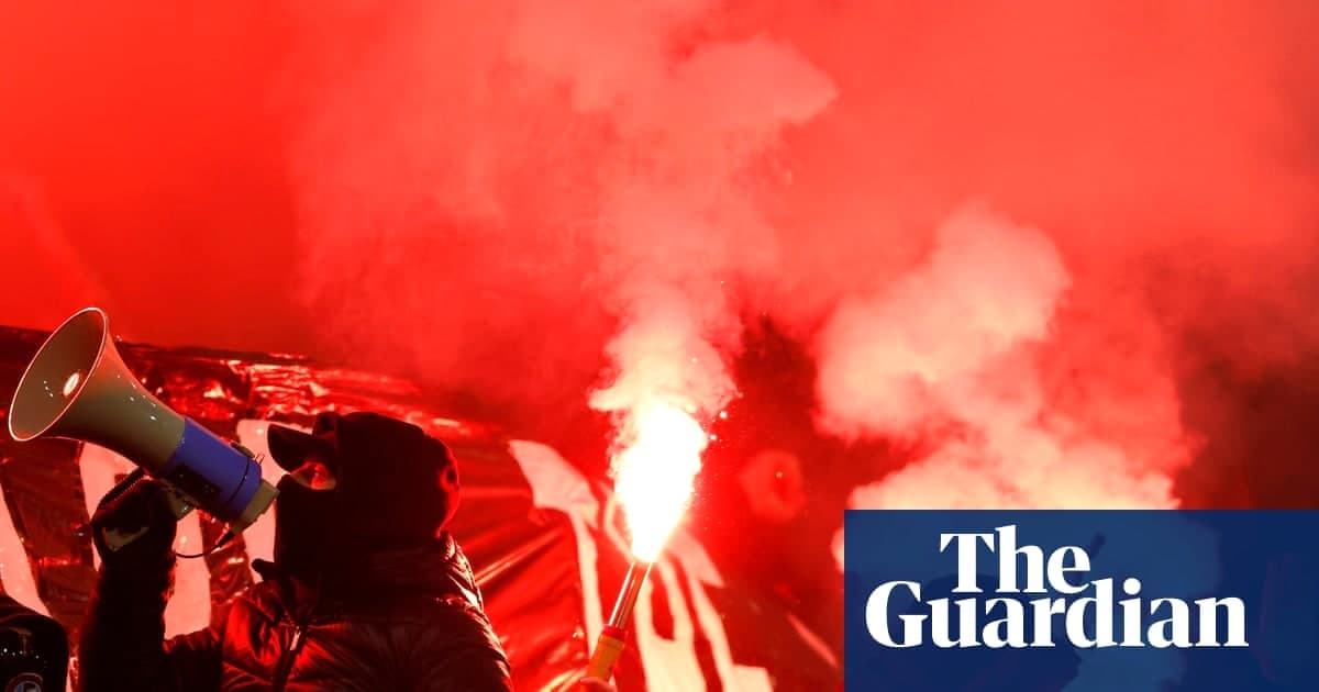 水晶宫球迷在斯特拉斯堡互斗升级：长期恩怨引发冲突