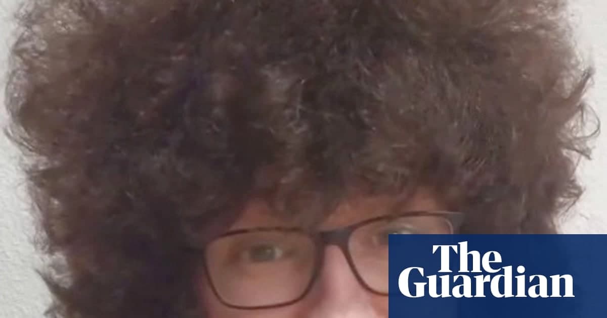 曼联连胜点燃热议：长发挑战者继续等待剪发