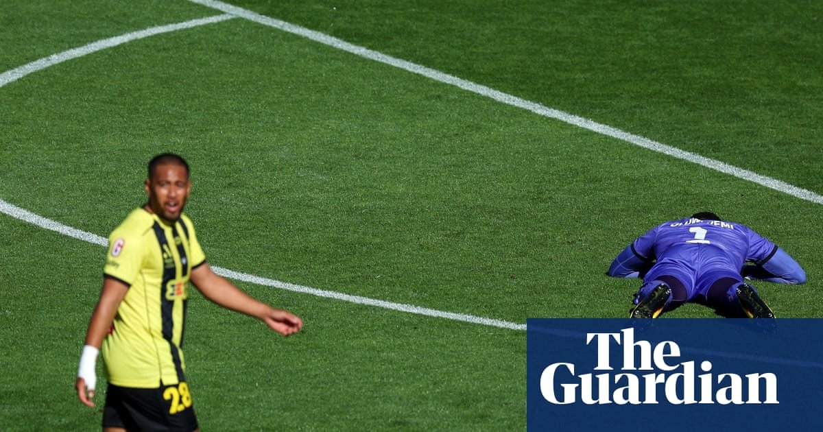 惠灵顿凤凰门将自摆乌龙引发5-0惨败，主帅辞职