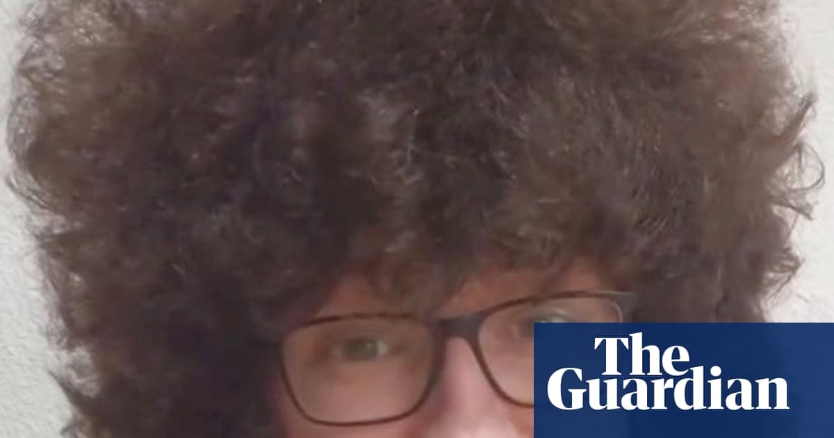 曼联连胜点燃热议:长发挑战者继续等待剪发