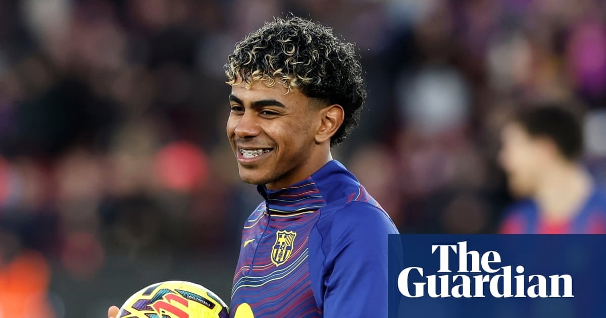 亚马尔帽子戏法解压，成巴萨西甲最年轻进球者