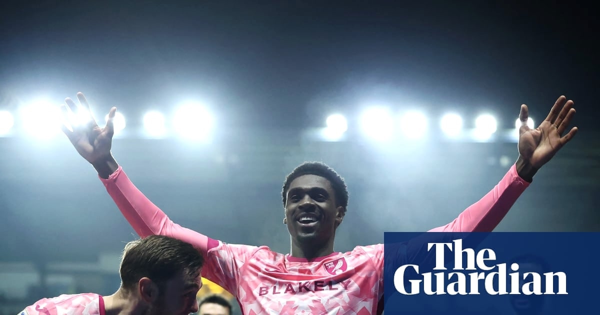 图雷首秀帽子戏法 诺里奇3-0牛津