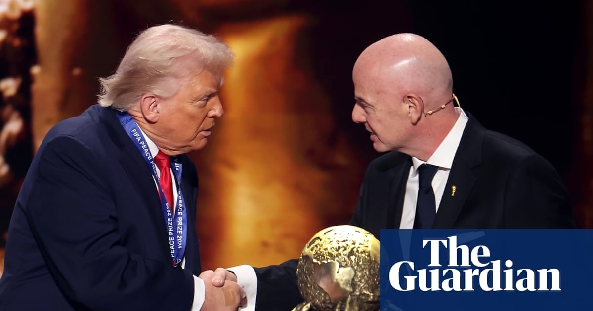 特朗普获首位FIFA和平奖 在华盛顿举行的世界杯抽签上领奖