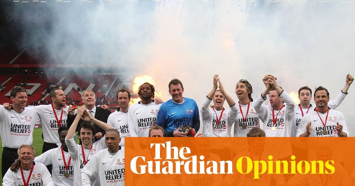 揭穿足球谎言的趣味与边界:一段头球与真相的追寻